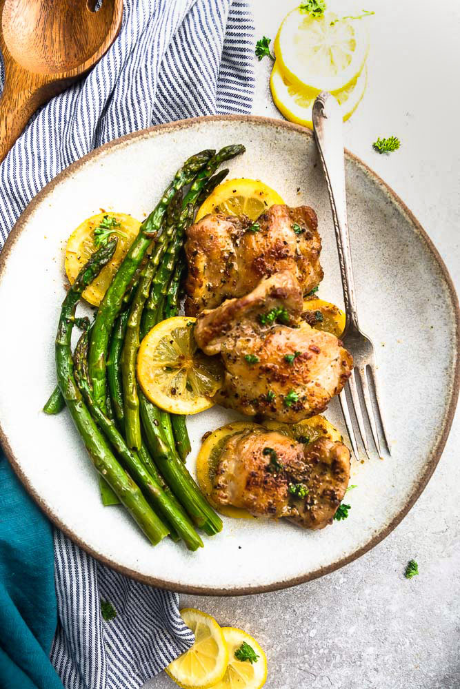 Instant Pot Lemon Garlic Chicken - a one pot recipe made in the pressure cooker is the perfect easy meal for busy weeknights. Best of all, the chicken cooks up tender and juicy in a buttery lemon garlic sauce.