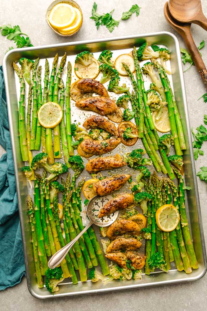 Sheet Pan Lemon Garlic Chicken – the perfect easy meal for busy weeknights. Best of all, made with tender and juicy chicken, asparagus and broccoli coated in a flavor packed sauce. 